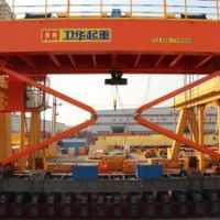 ?？陉?yáng)極炭塊堆垛起重機(jī)